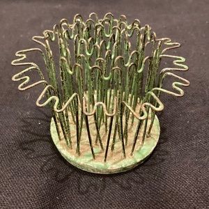 Vintage Hairpin Wire Flower Holder Frog Green by Blue Ribbon Marked 3